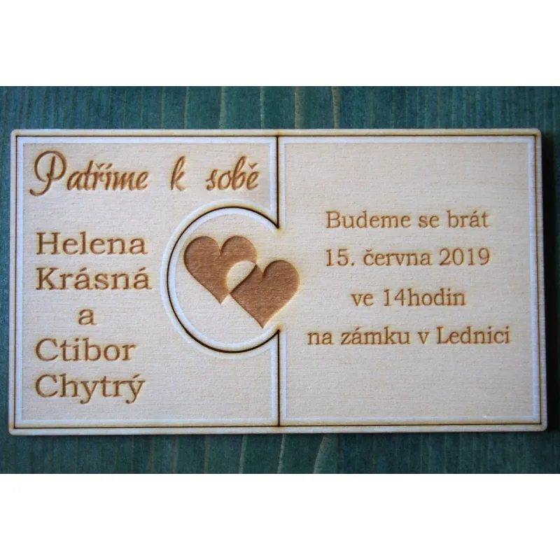 Dřevěné svatební oznámení puzzle spojené