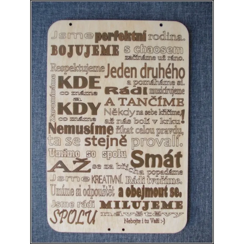 Cedulka – Jsme perfektní rodina …