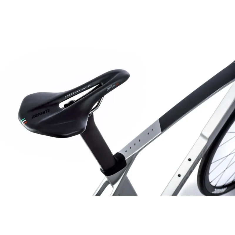 28" kolo APACHE Gila RS3 (56 cm) stříbrná