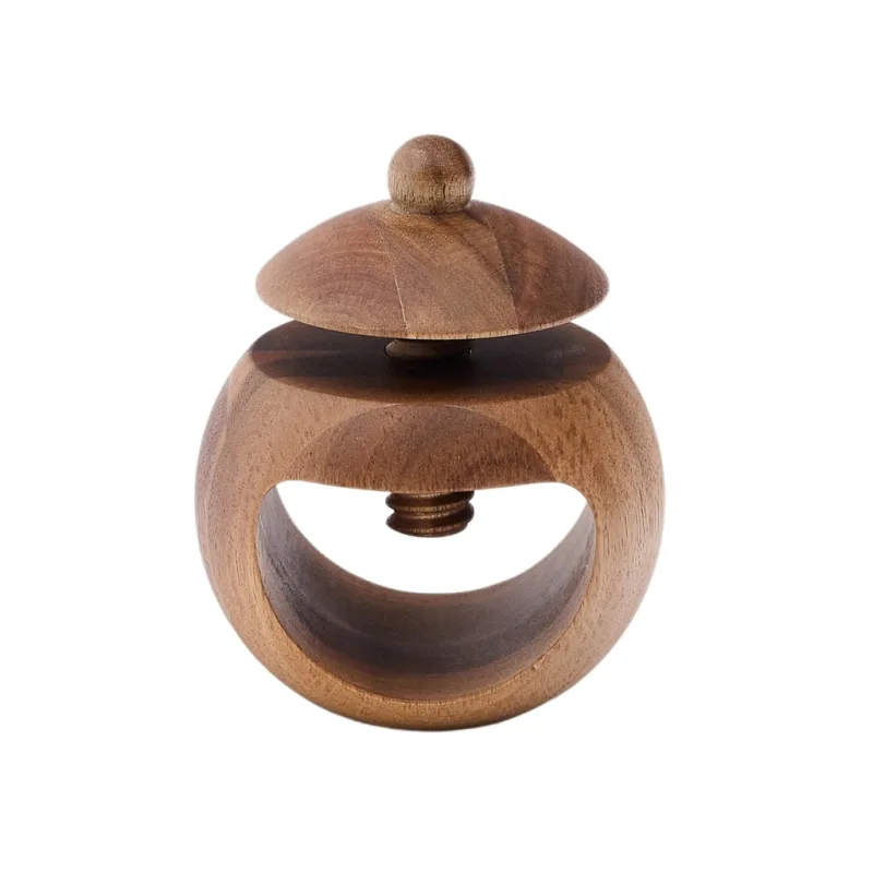 Dřevěný louskáček Kave Home Nukha