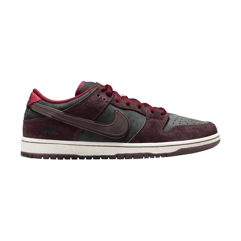 Nike SB Dunk Low Riot Skateshop