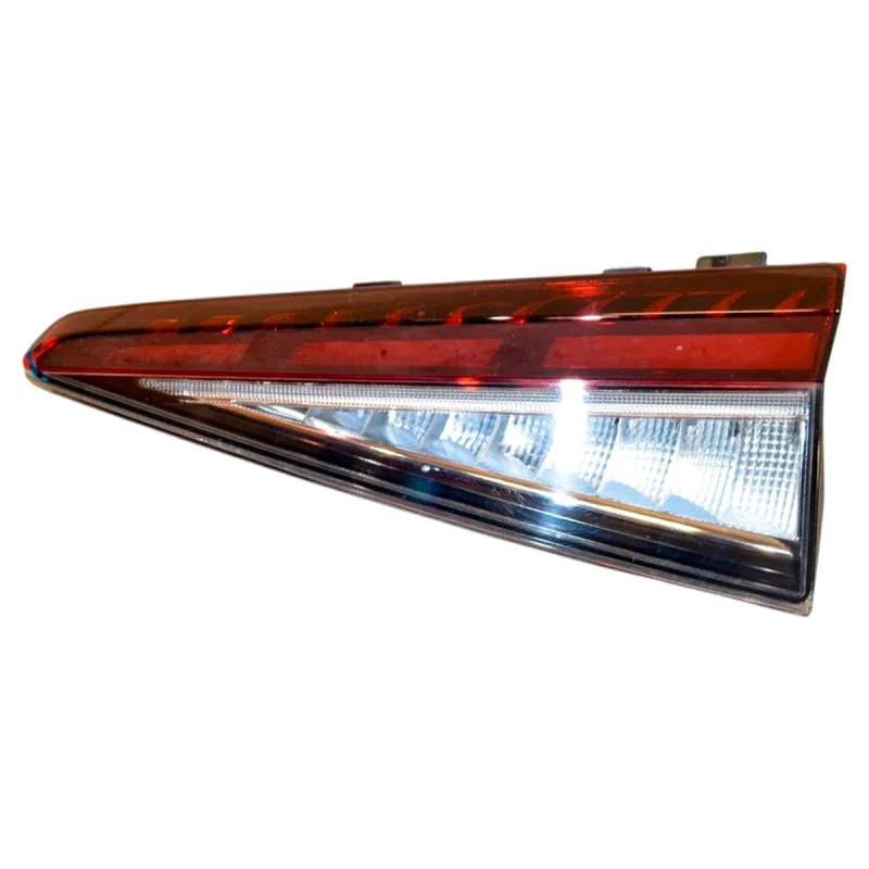 lampa zadní pravá - LED, vnitřní do pátých dveří ŠKODA Elroq 5LJ  5LJ945308B - lehce pošk.