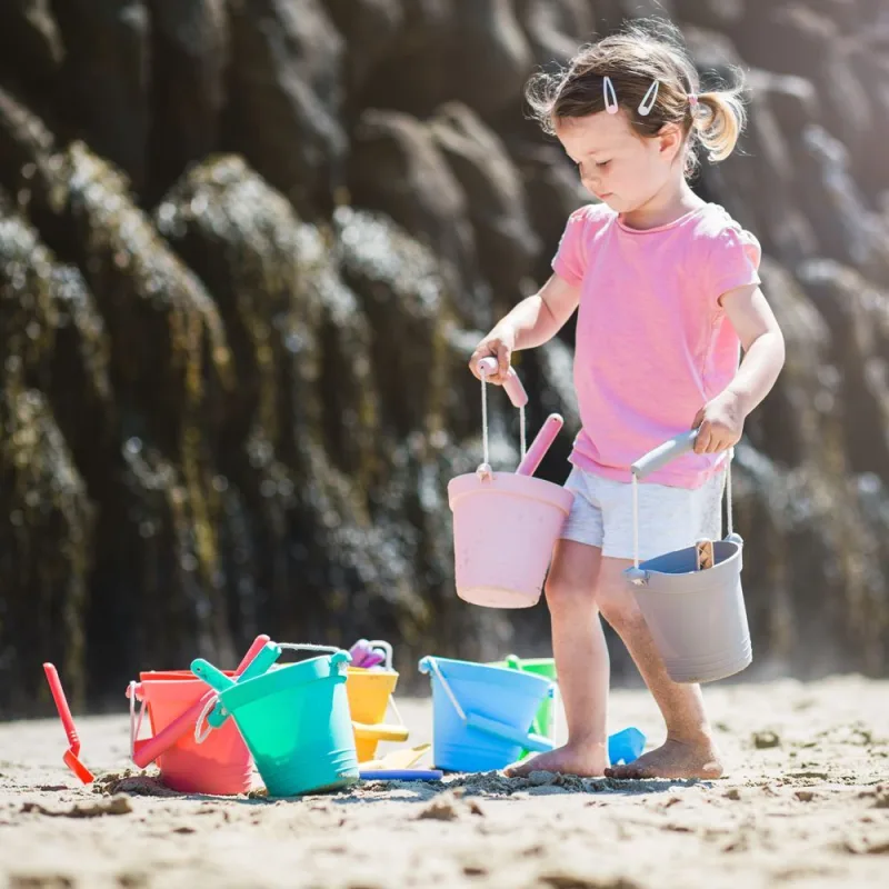 Bigjigs Toys Silikónové vedierko červené Cherry