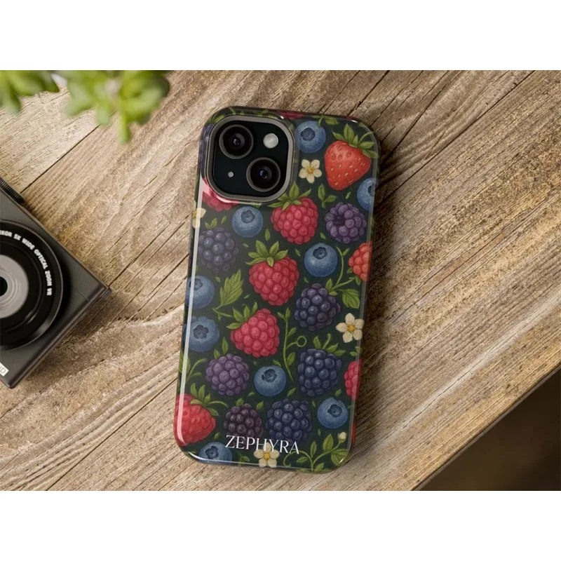 ZEPHYRA Berry Bliss - iPhone 15 Kryt