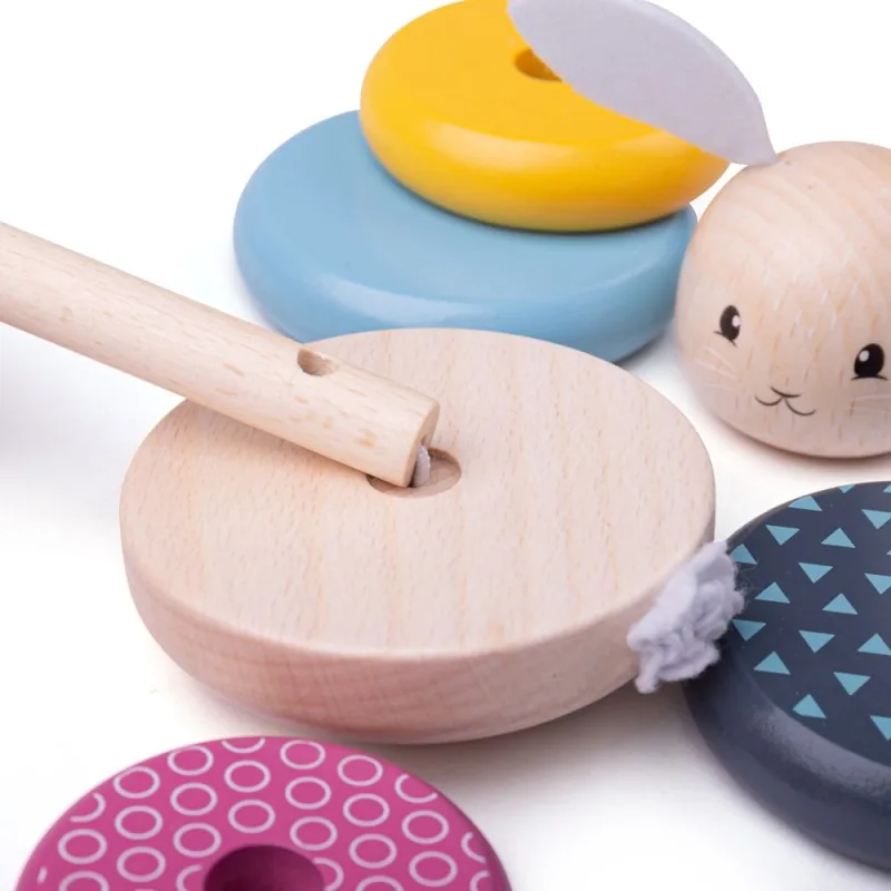 Bigjigs Toys Drevená nasadzovacia veža Zajko