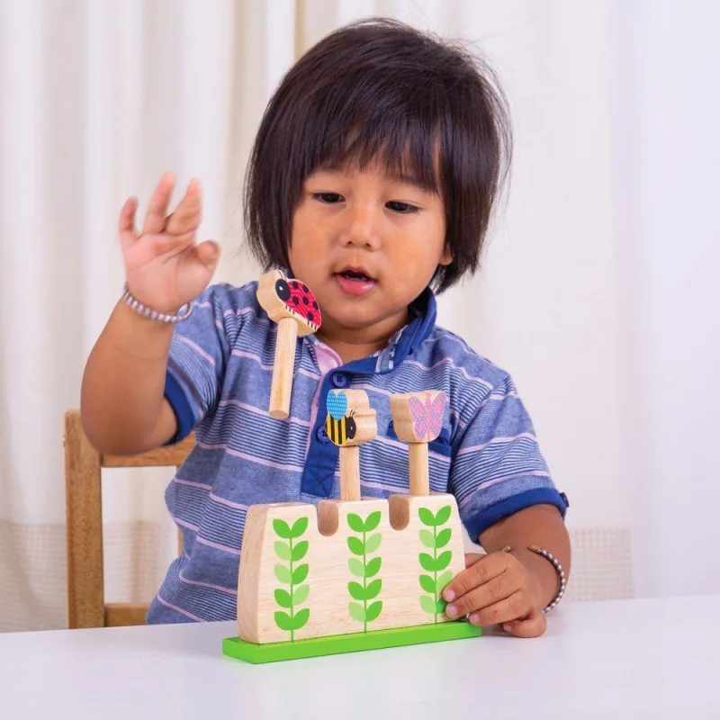 Bigjigs Toys Drevená hra Záhrada lietajúci hmyz