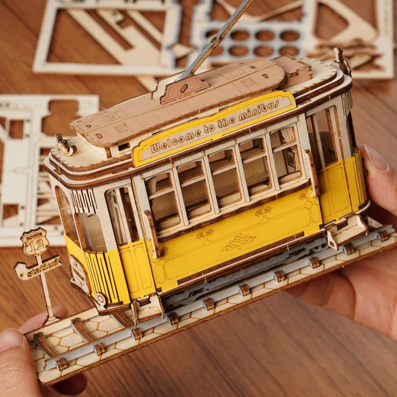 RoboTime Drevené 3D puzzle Historická električka 145 ks