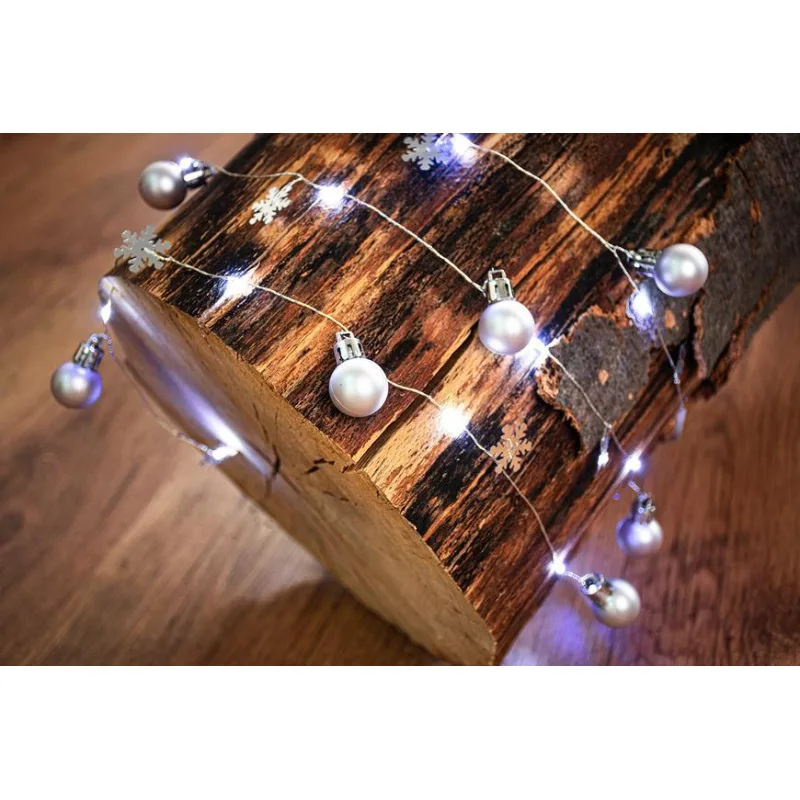 Vianočné osvetlenie reťaz Ball, 20 LED, studená biela, s guľami a vločkami, 1,9 m, interiér