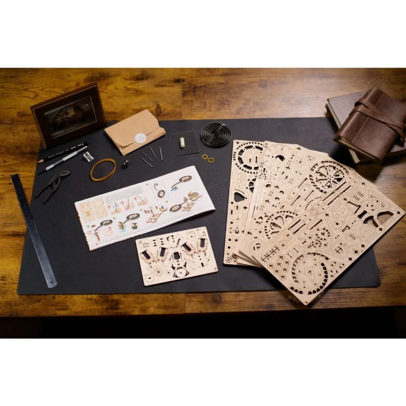 Ugears 3D drevené mechanické puzzle Hodiny motora
