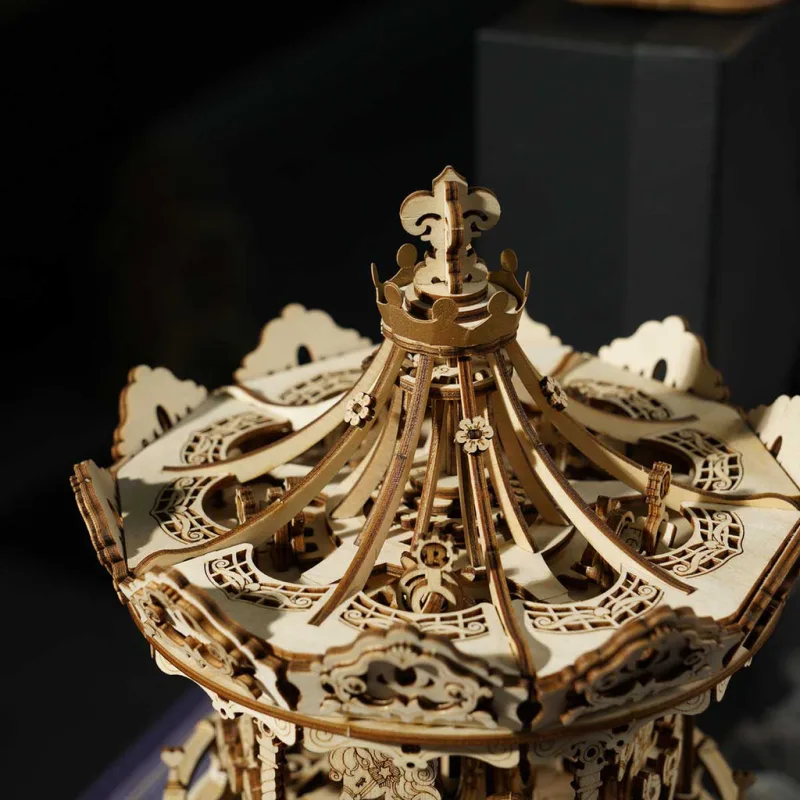 RoboTime Drevené 3D mechanické puzzle Romantický kolotoč 384 ks