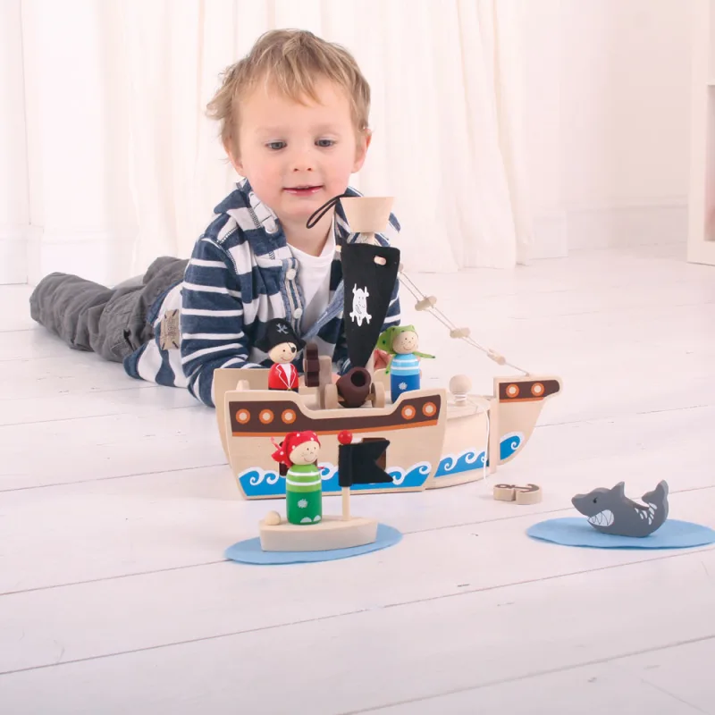 Bigjigs Toys Drevený hrací set Pirátska loď