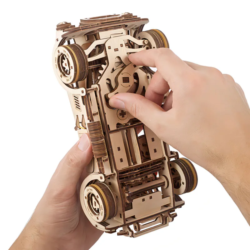 Ugears 3D mechanické puzzle - Driftujúci závodiak Cobra 370 ks