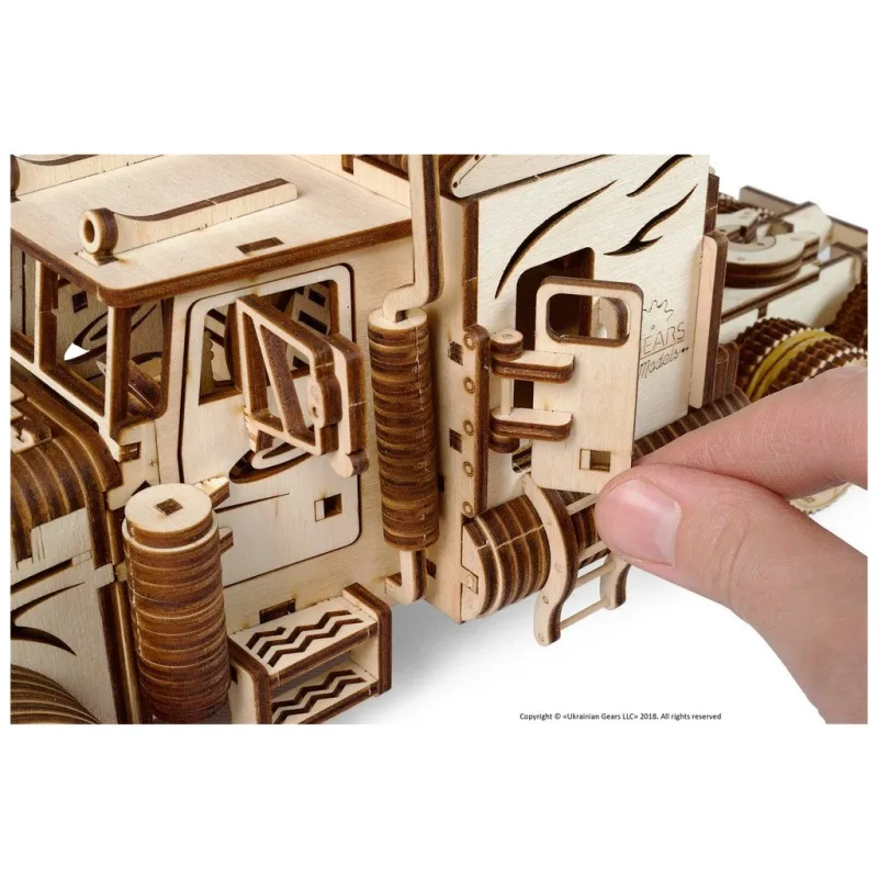 Ugears 3D mechanické puzzle - Ťahač Heavy Boy 541 ks