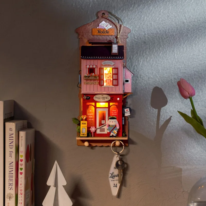 RoboTime Drevené 3D puzzle Miniatúra domčeka na zavesenie Kancelária pošty