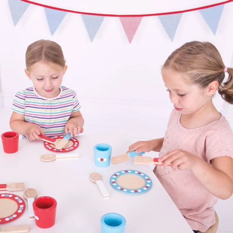Bigjigs Toys Drevený jedálenský servis s bodkami