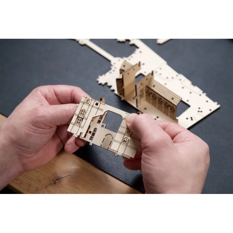 Ugears 3D mechanické puzzle - Rokfort, Harry Potter