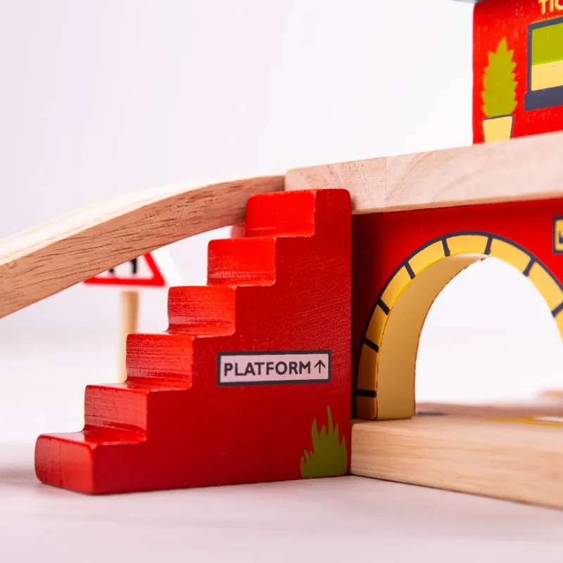 Bigjigs Rail Drevené autodráhy - Stanica nad cestou