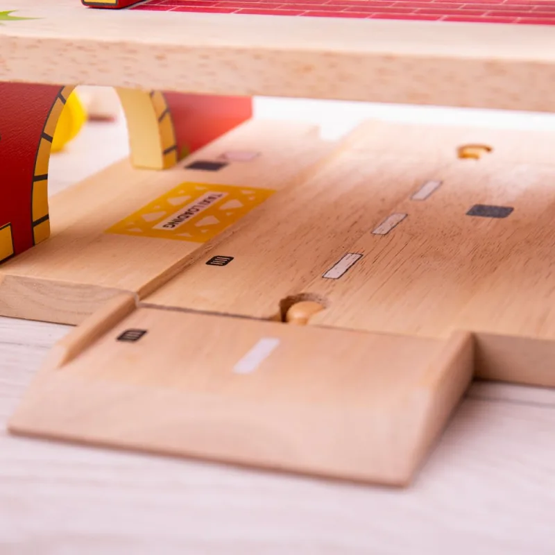 Bigjigs Rail Drevené autodráhy - Stanica nad cestou