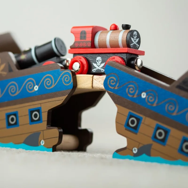 Bigjigs Rail Drevené vláčiky - Pirátsky vlak + 3 koľaje