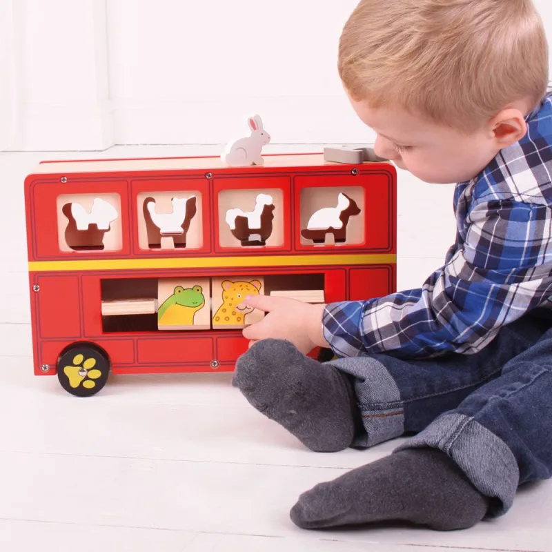 Bigjigs Toys Drevený autobus so zvieratkami Vkladanie