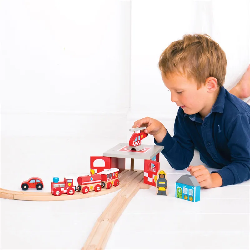 Bigjigs Rail Drevené vláčiky - Depo hasičskej stanice
