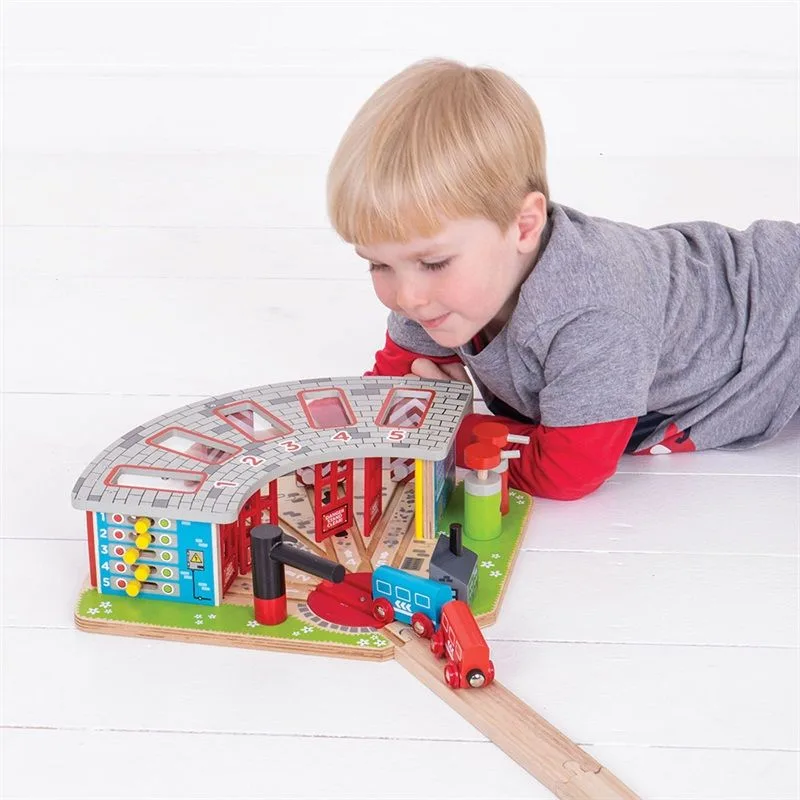 Bigjigs Rail Drevené vláčiky - Exkluzívne depo pre 5 vláčikov