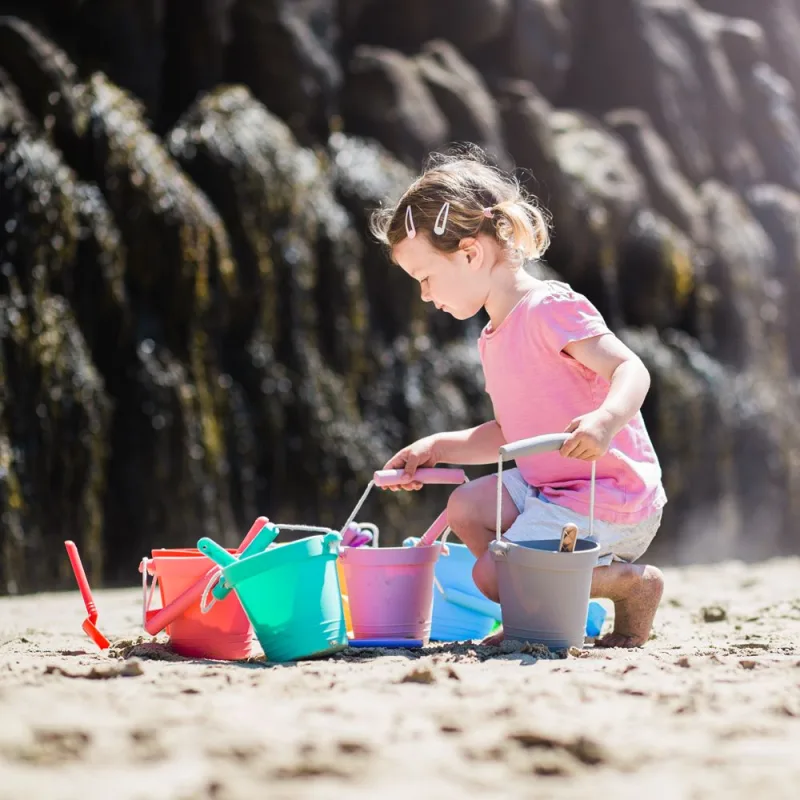 Bigjigs Toys Silikónové vedierko tmavoružové Coral