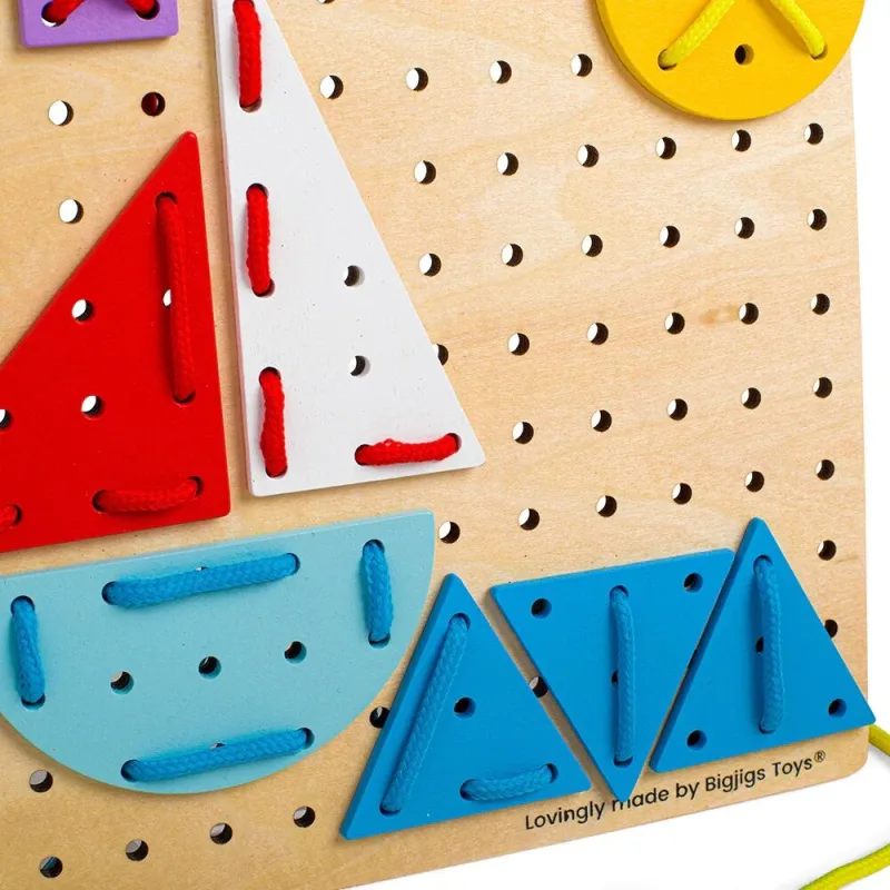 Bigjigs Toys Drevená šnurovacia hra Geometrické tvary