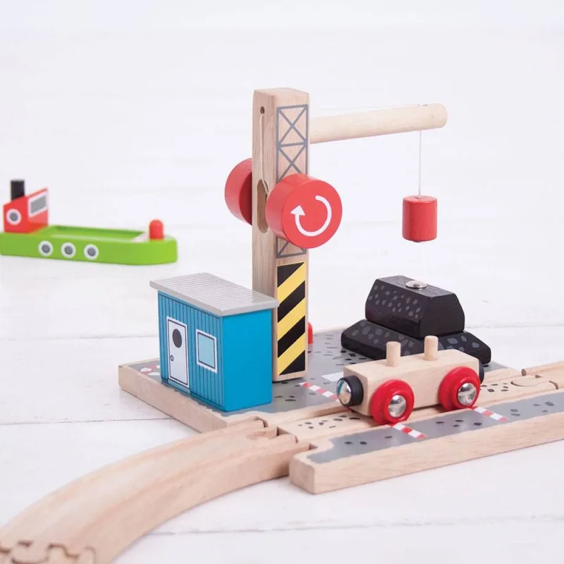 Bigjigs Rail Drevené vláčiky - Uhoľný prístav so žeriavom
