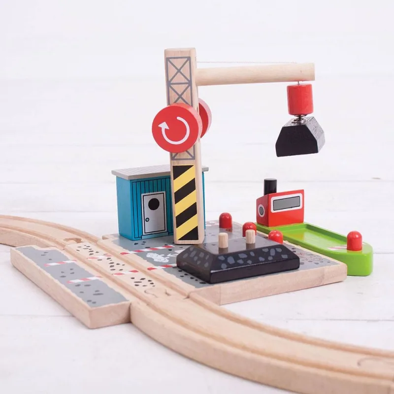 Bigjigs Rail Drevené vláčiky - Uhoľný prístav so žeriavom