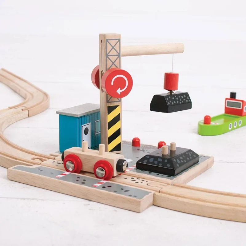 Bigjigs Rail Drevené vláčiky - Uhoľný prístav so žeriavom