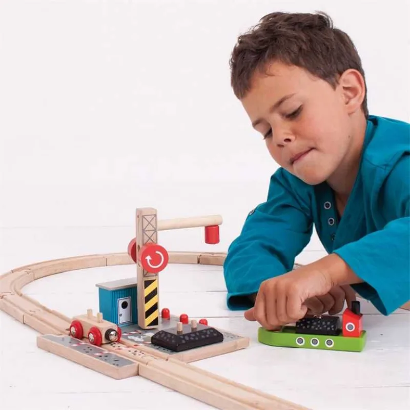 Bigjigs Rail Drevené vláčiky - Uhoľný prístav so žeriavom