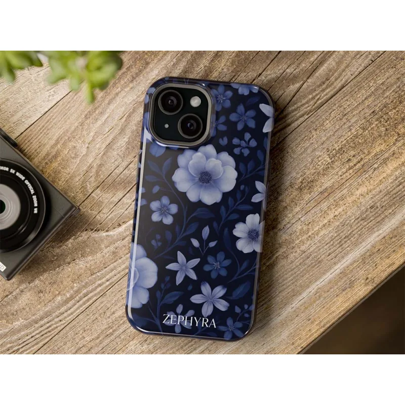 ZEPHYRA Midnight Bloom - iPhone 15 Plus Kryt