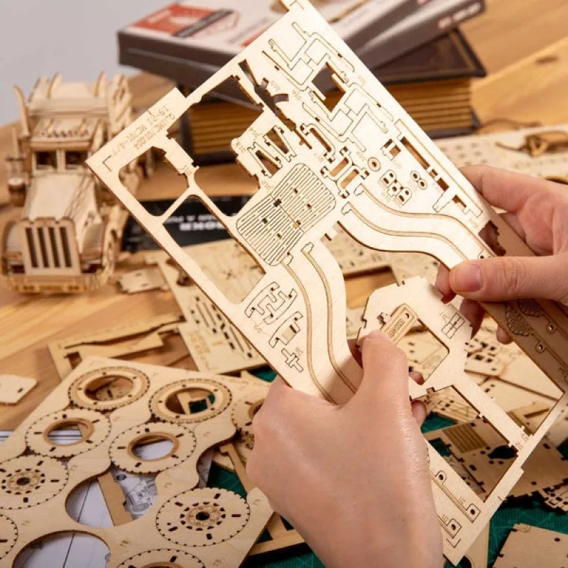 RoboTime Drevené 3D puzzle Závodné auto 220 ks