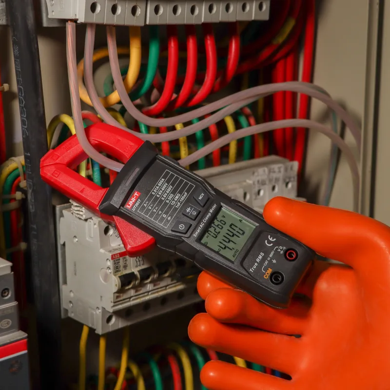 Kliešťový multimeter Uni-T UT202T 600V AC/DC 600A automatické prepínanie rozsahov MIE0463