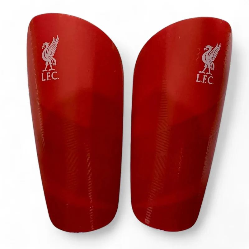 Liverpool futbalové chrániče na nohy červené detské - SKLADOM