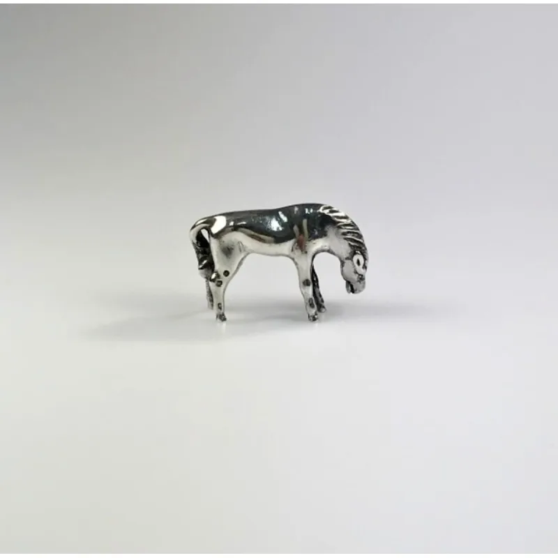 Strieborná miniatúra koňa