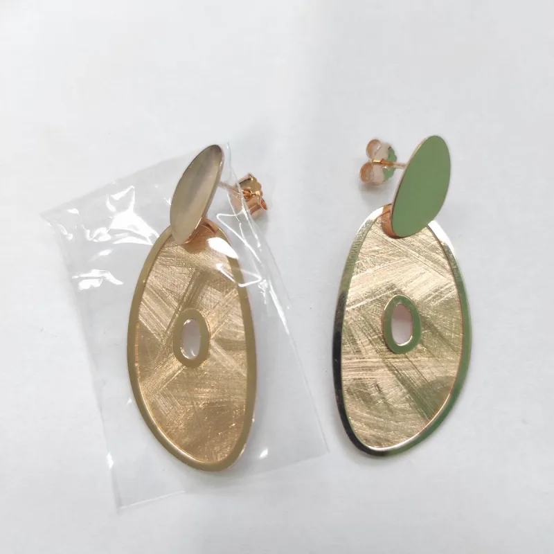 nau škráb oválky E