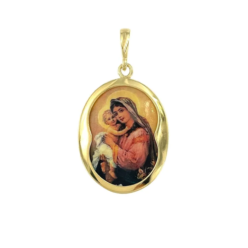 Strieborný pozlátený prívesok madonka s dieťatkom ružová