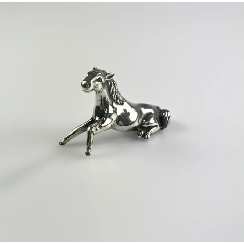 Strieborná miniatúra koňa