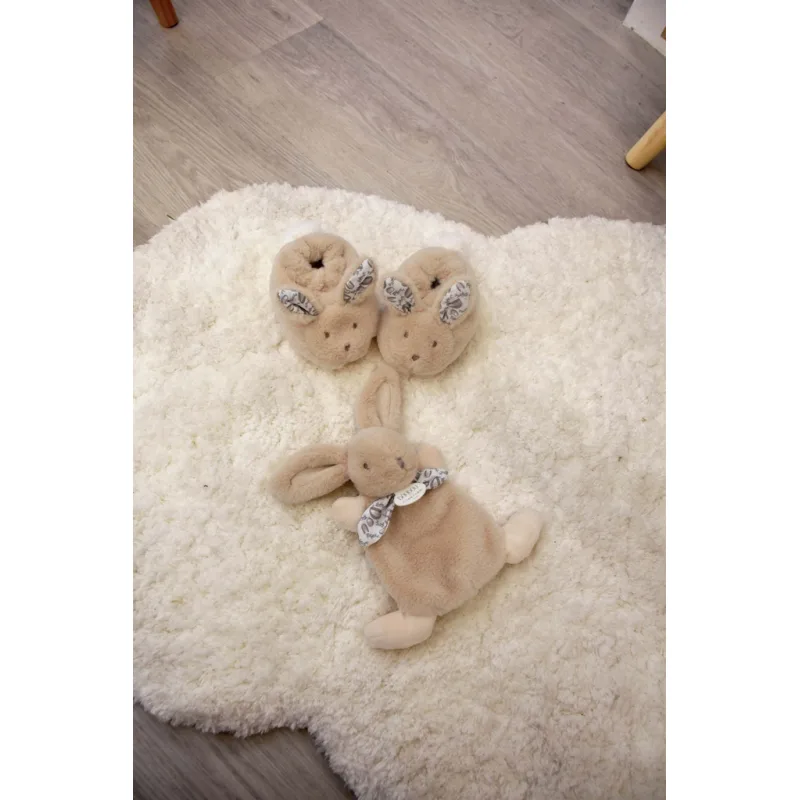 Doudou et Compagnie Paris Doudou Darčeková sada béžová Plyšový zajačik a topánočky